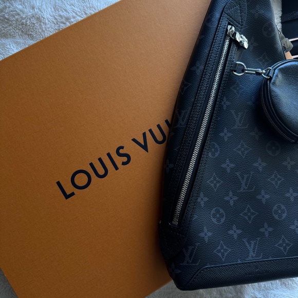 Louis Vuitton Duo Sling bag - Picture 6 of 8